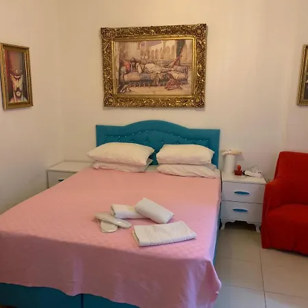 Gazde/Camere de închiriat Paradise Garden Butik Otel *