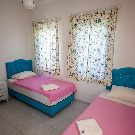 בית אירוח Paradise Garden Butik Otel בודרום